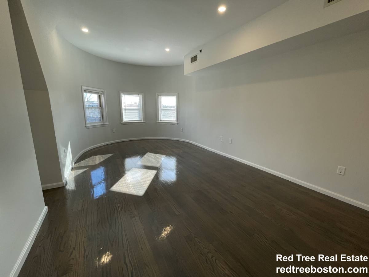 Apartment for rent at 1406 Beacon St #4, Brookline, MA 02446
