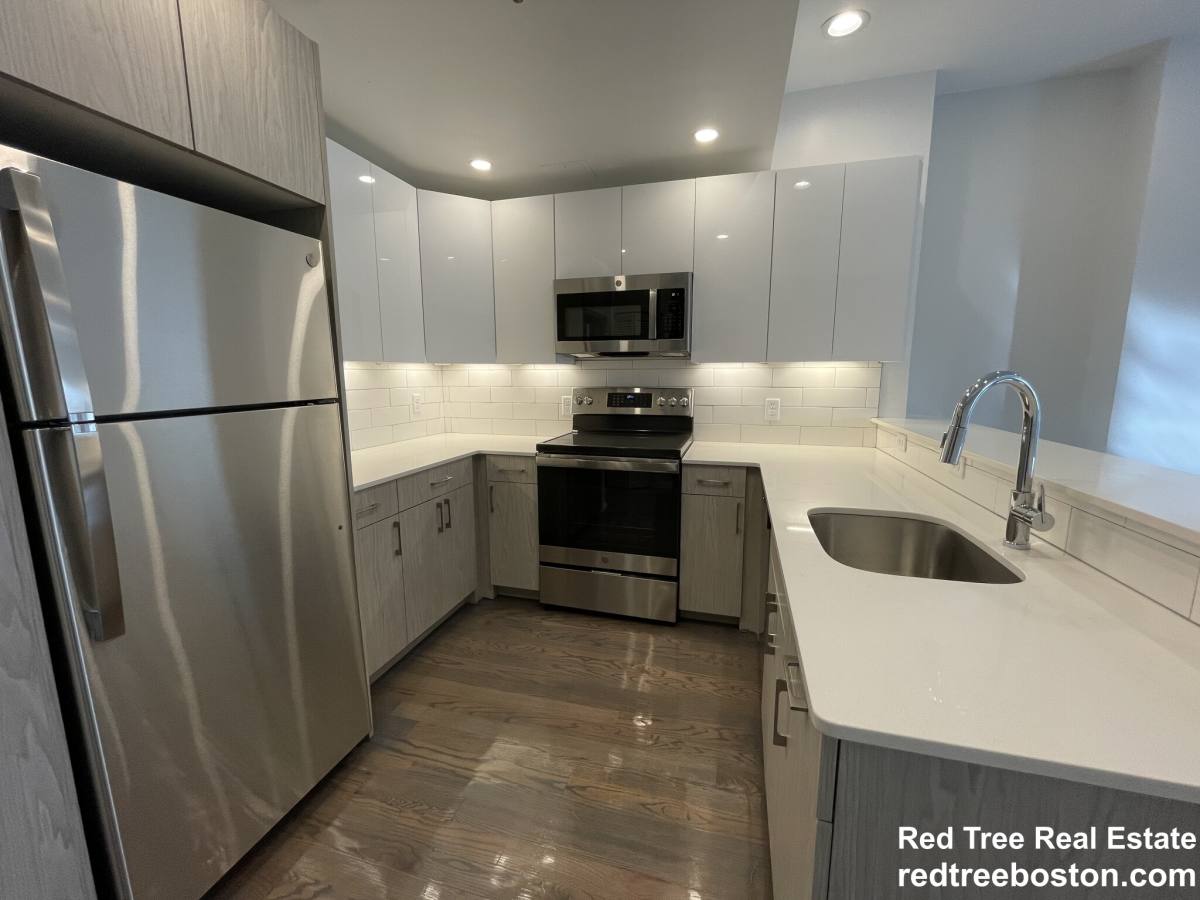 Apartment for rent at 1406 Beacon St #4, Brookline, MA 02446