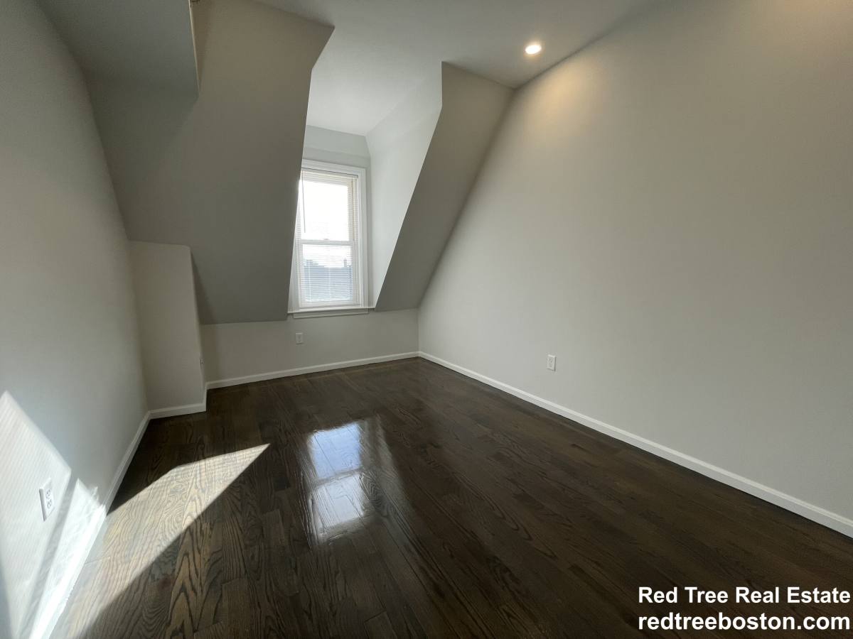 Apartment for rent at 1406 Beacon St #4, Brookline, MA 02446