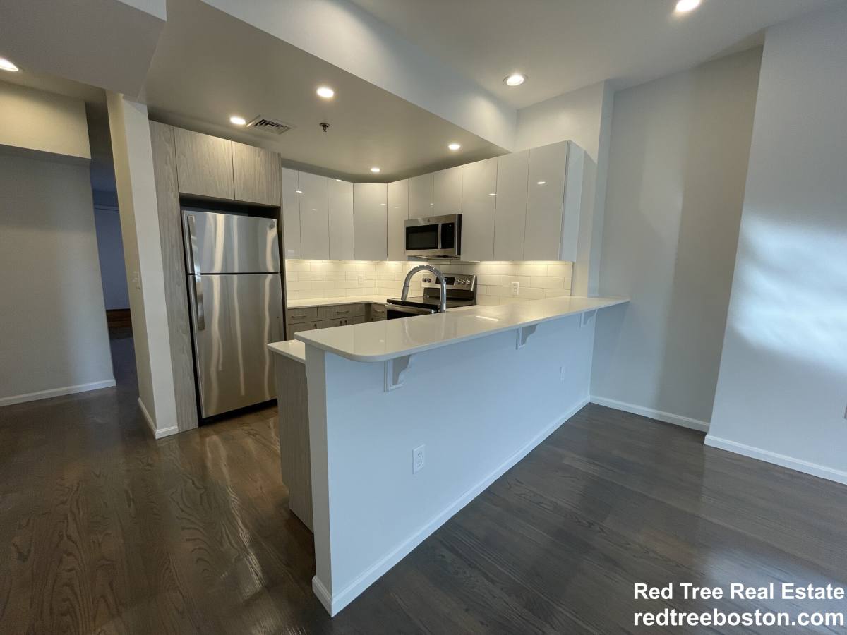 Apartment for rent at 1406 Beacon St #4, Brookline, MA 02446