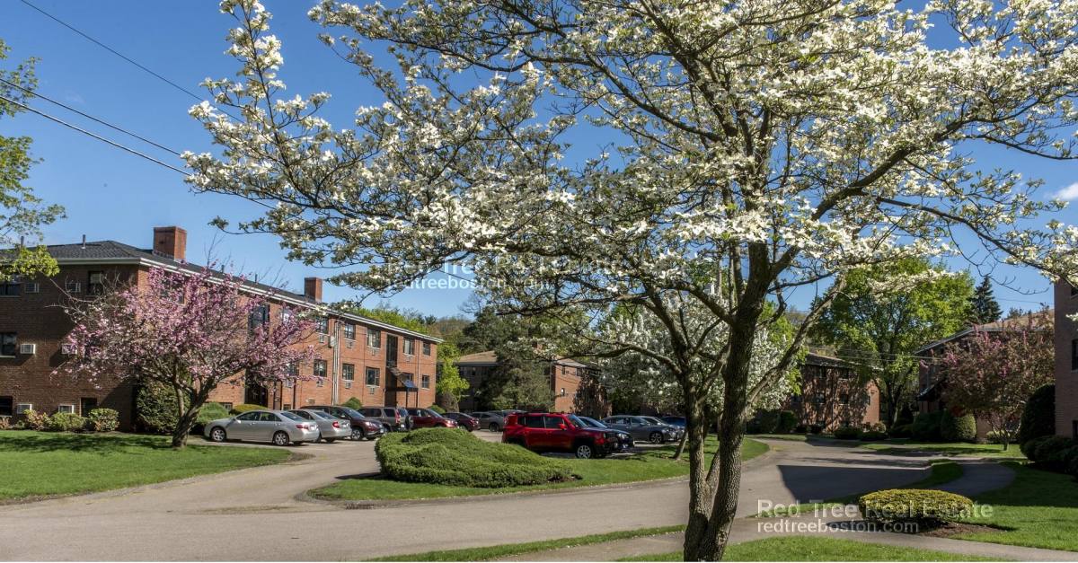 Apartment for rent at 266 Grove St #1, Auburndale, MA 02466