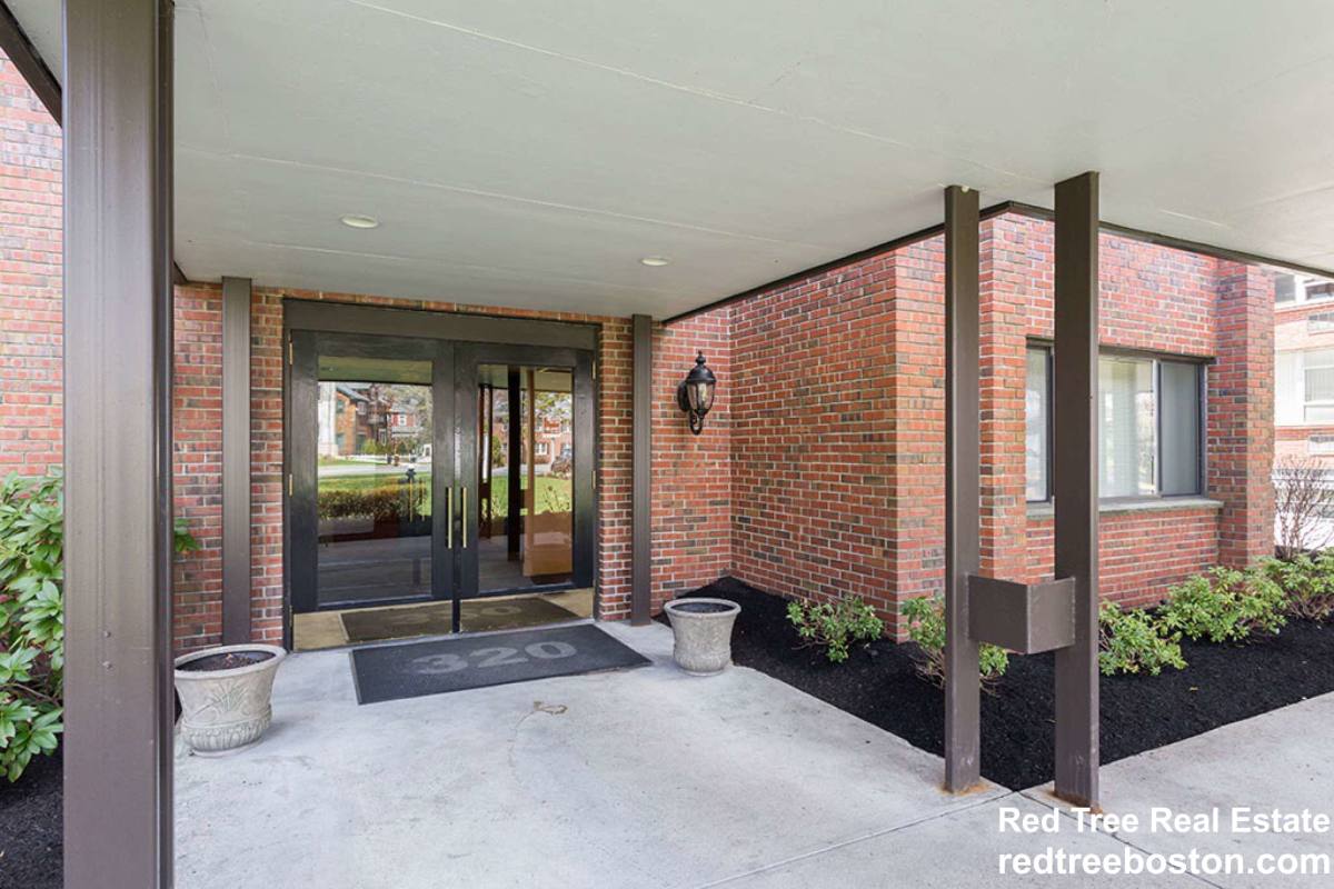Apartment for rent at 320 Hammond Pond Parkway #204, Chestnut Hill, MA 02467