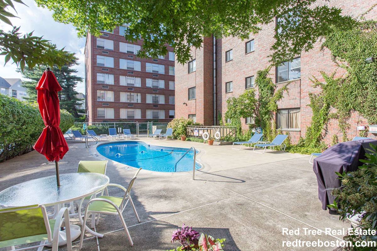 Apartment for rent at 320 Hammond Pond Parkway #204, Chestnut Hill, MA 02467
