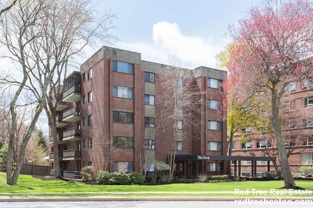 Apartment for rent at 320 Hammond Pond Parkway #204, Chestnut Hill, MA 02467
