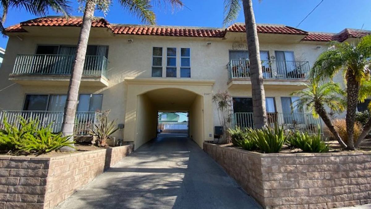 Apartment for rent at 2647 6th St, Santa Monica, CA 90405