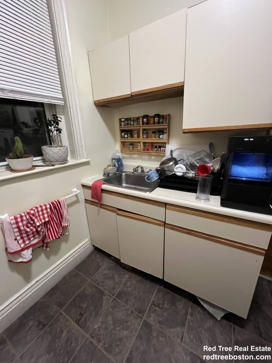 Apartment for rent at 105 Queensberry St #4, Boston, MA 02215