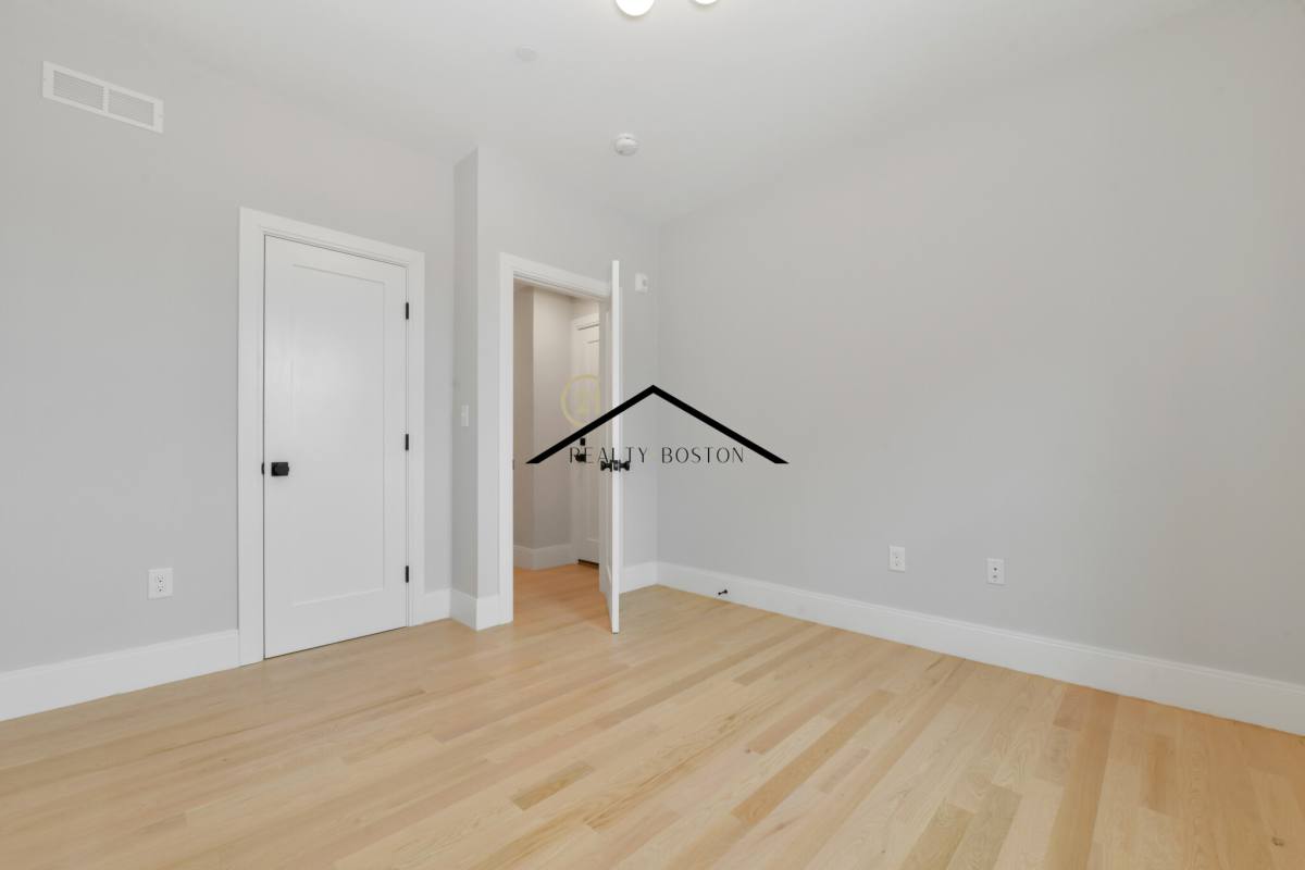 Apartment for rent at 516 Sumner #3, East Boston, MA 02128