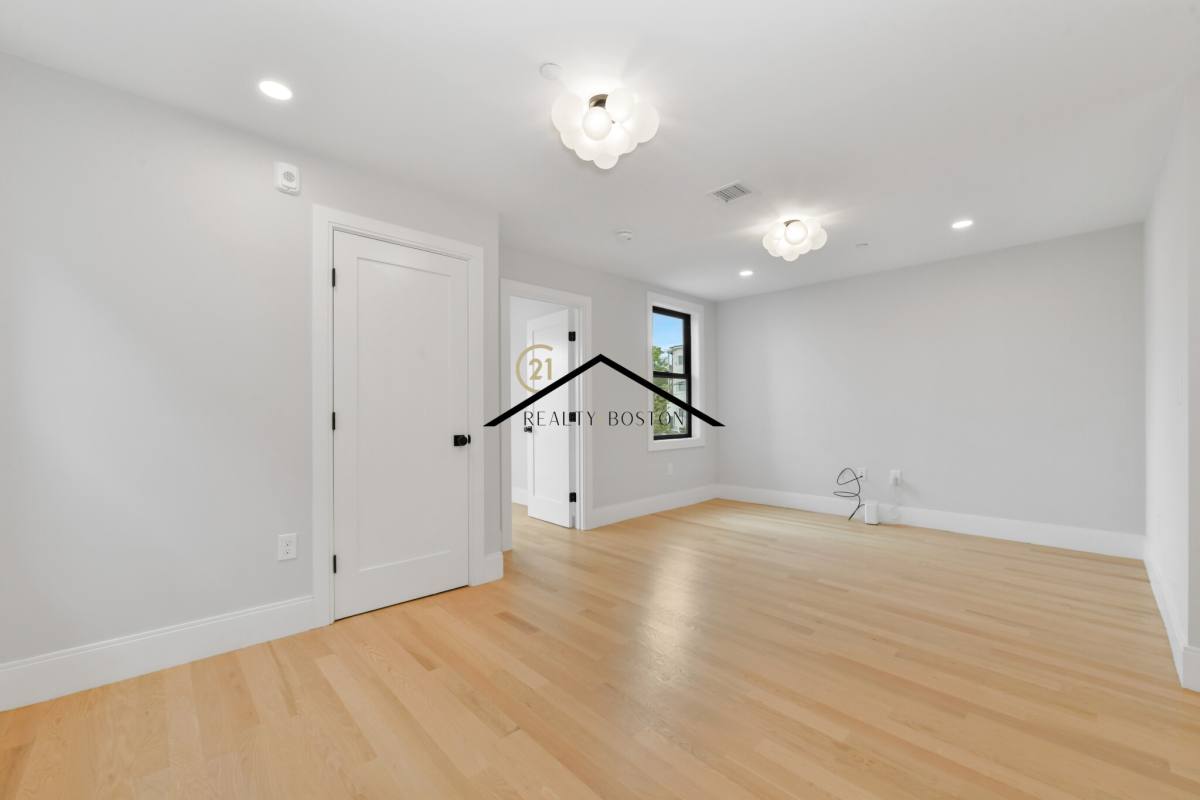 Apartment for rent at 516 Sumner #3, East Boston, MA 02128