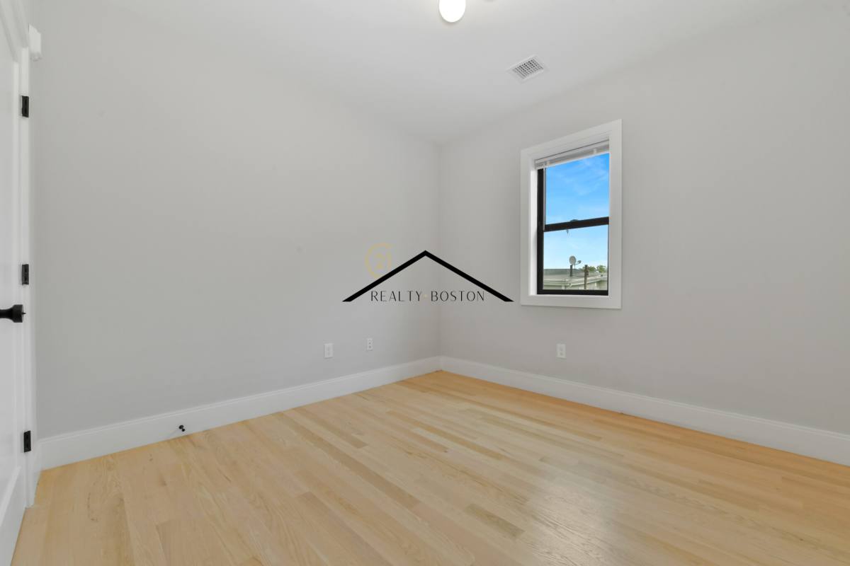 Apartment for rent at 516 Sumner #3, East Boston, MA 02128