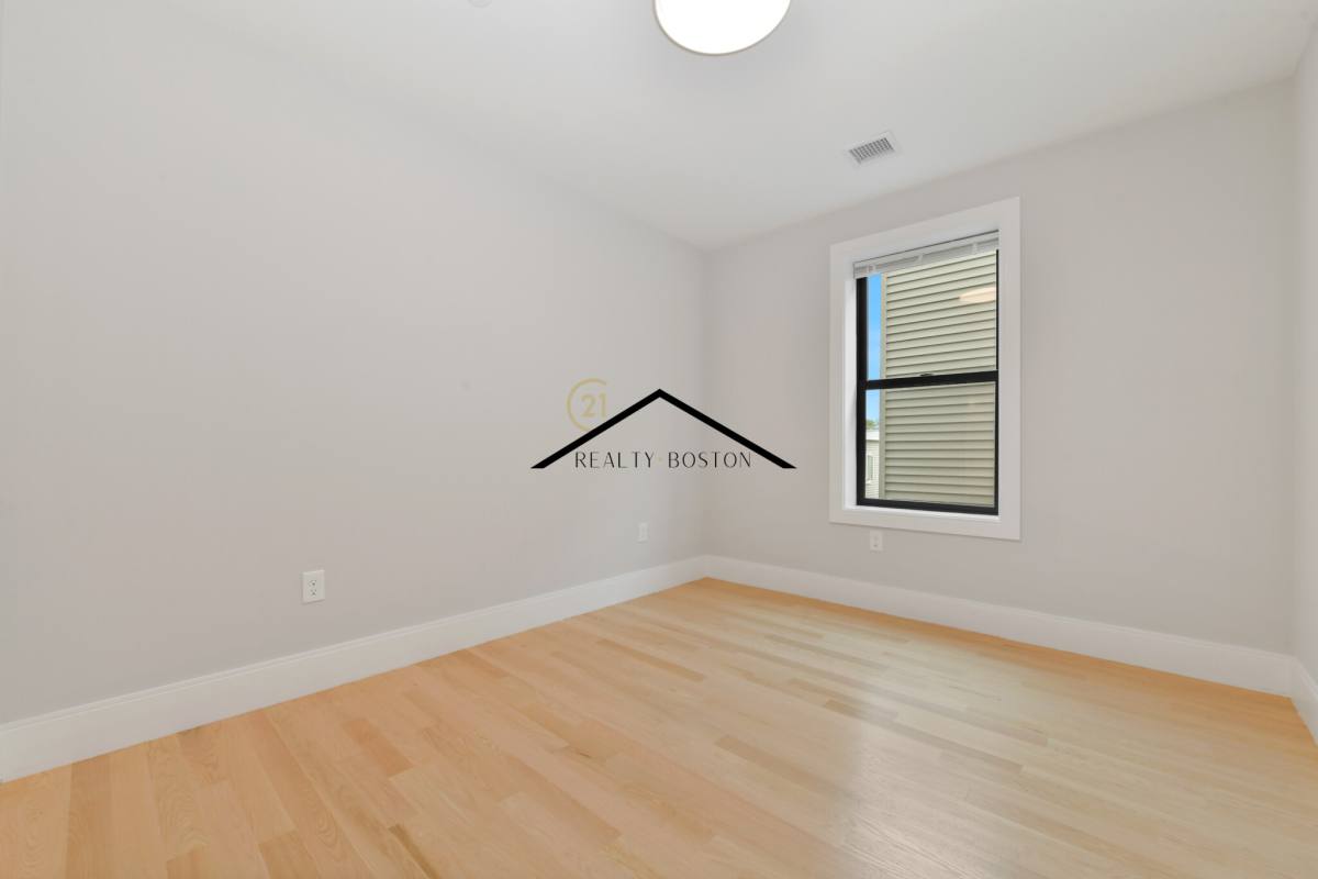 Apartment for rent at 516 Sumner #3, East Boston, MA 02128