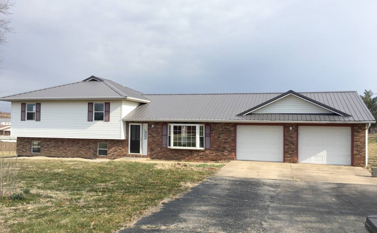 House for rent at 20225 Simmons Rd, Waynesville, MO 65583
