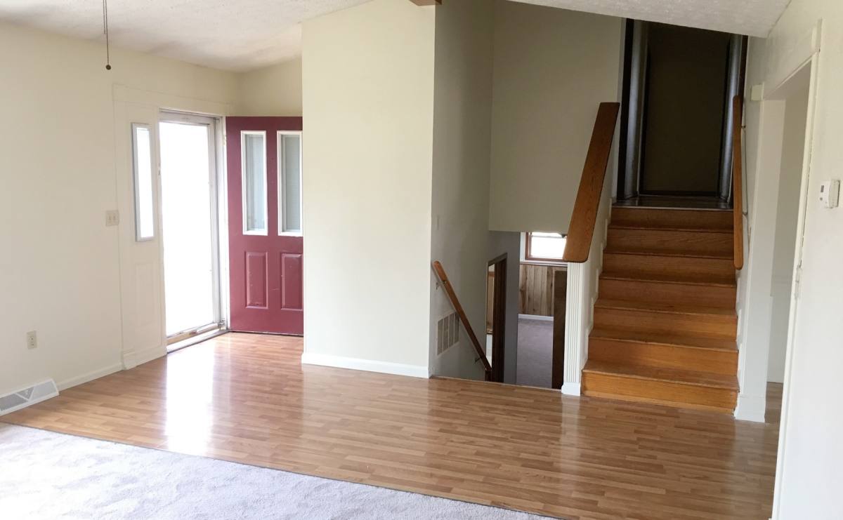 House for rent at 20225 Simmons Rd, Waynesville, MO 65583