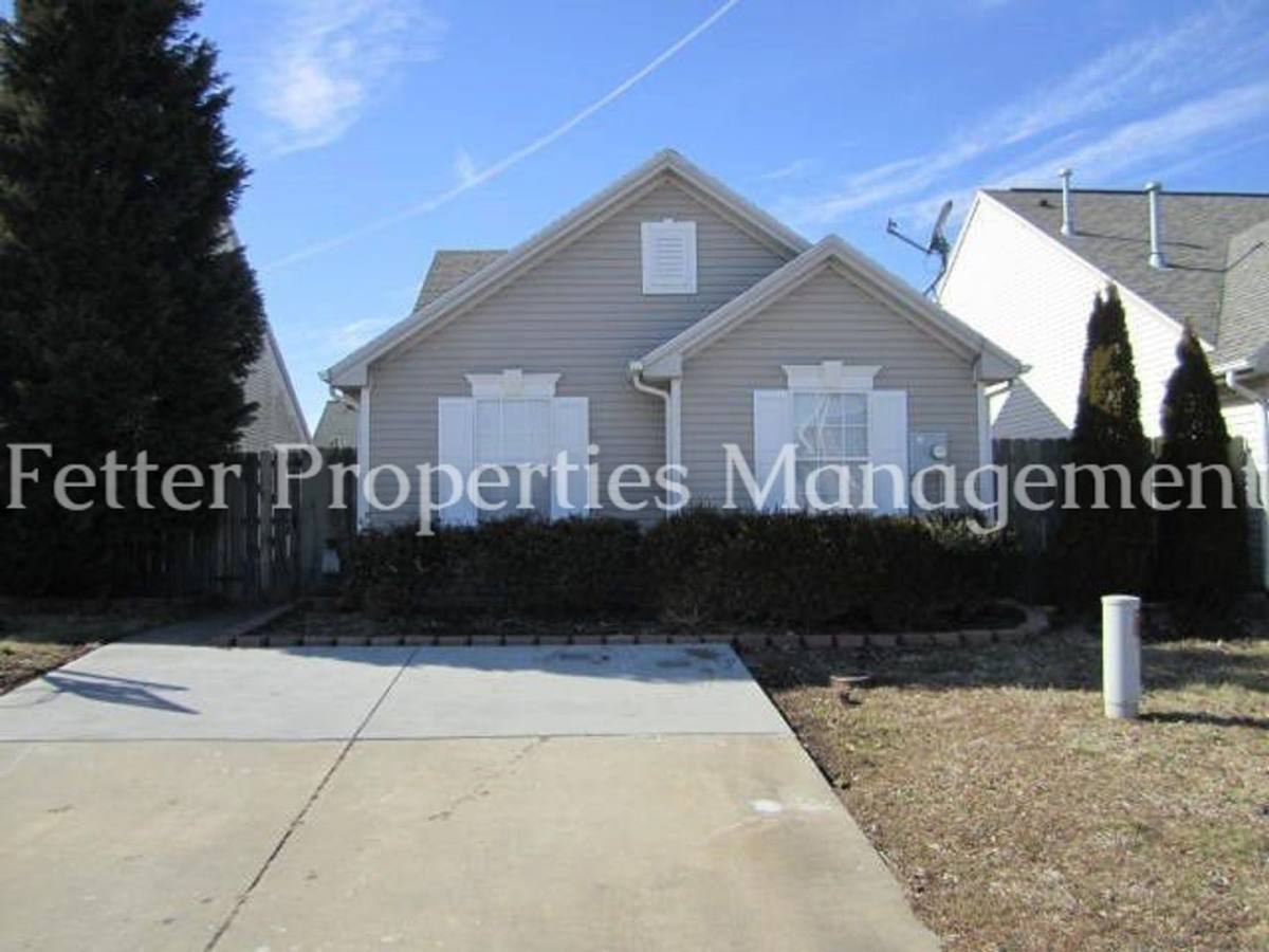 Apartment for rent at 5879 Riverwalk Circle, Newburgh, IN 47630
