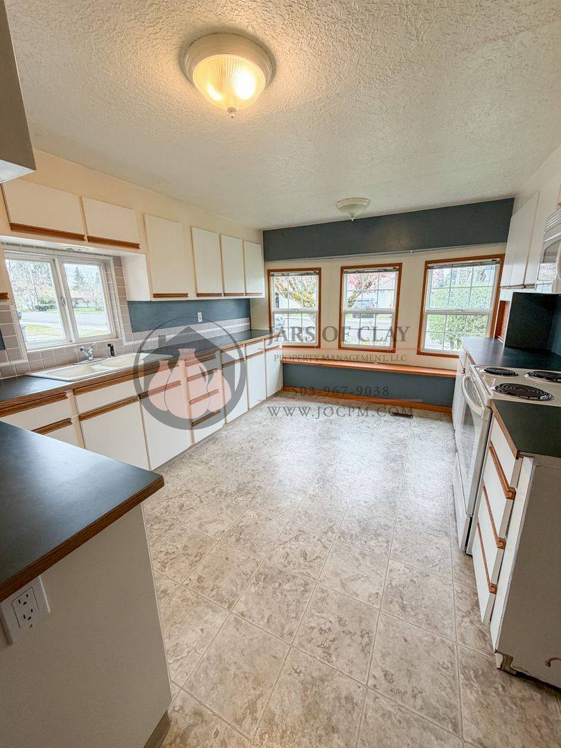 House for rent at 2329 A St, Hubbard, OR 97032