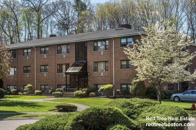 Apartment for rent at 286 Grove St #1, Auburndale, MA 02466