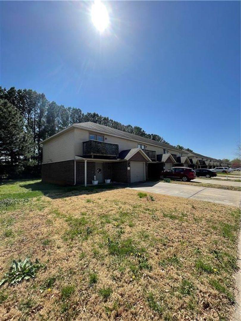 Apartment for rent at 2183-2189 Skyler, Fayetteville, AR 72703
