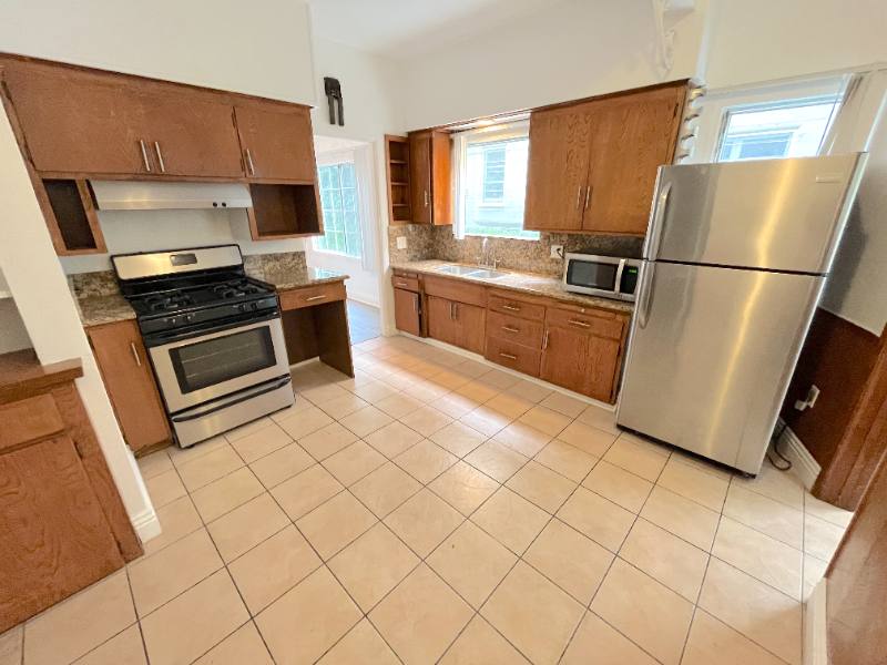 Apartment for rent at 227 S Gale Dr #4, Beverly Hills, CA 90211