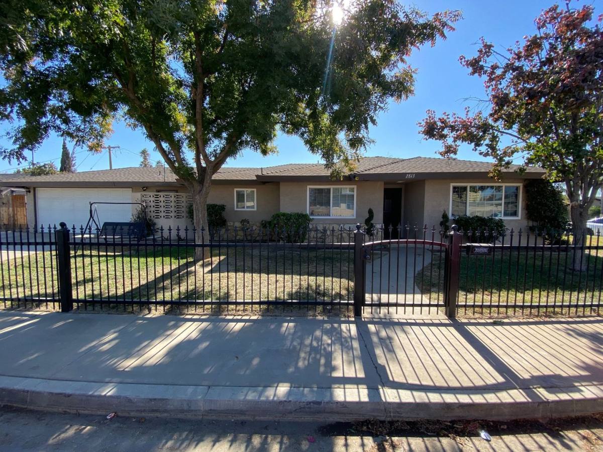 House for rent at 2813 Coventry Dr, Bakersfield, CA 93304