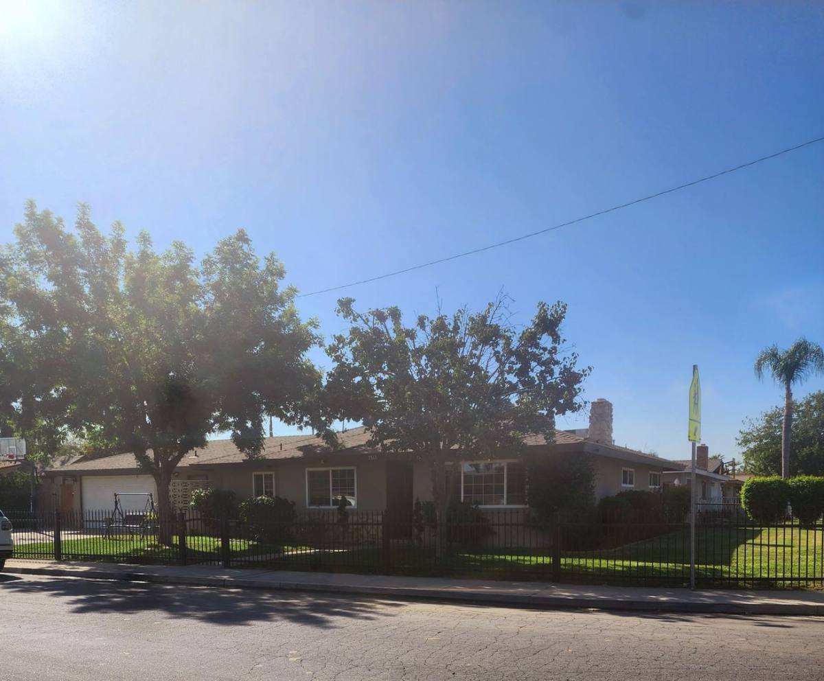 House for rent at 2813 Coventry Dr, Bakersfield, CA 93304