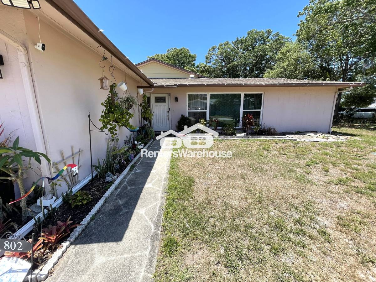 House for rent at 802 Embassy Rd, Largo, FL 33771