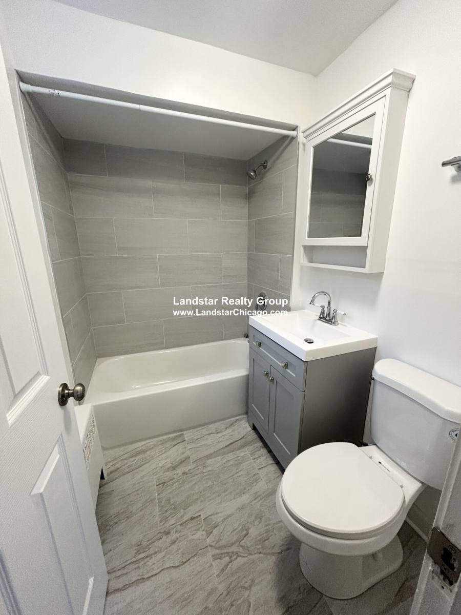 Apartment for rent at 6705 N California #1N, Chicago, IL 60645