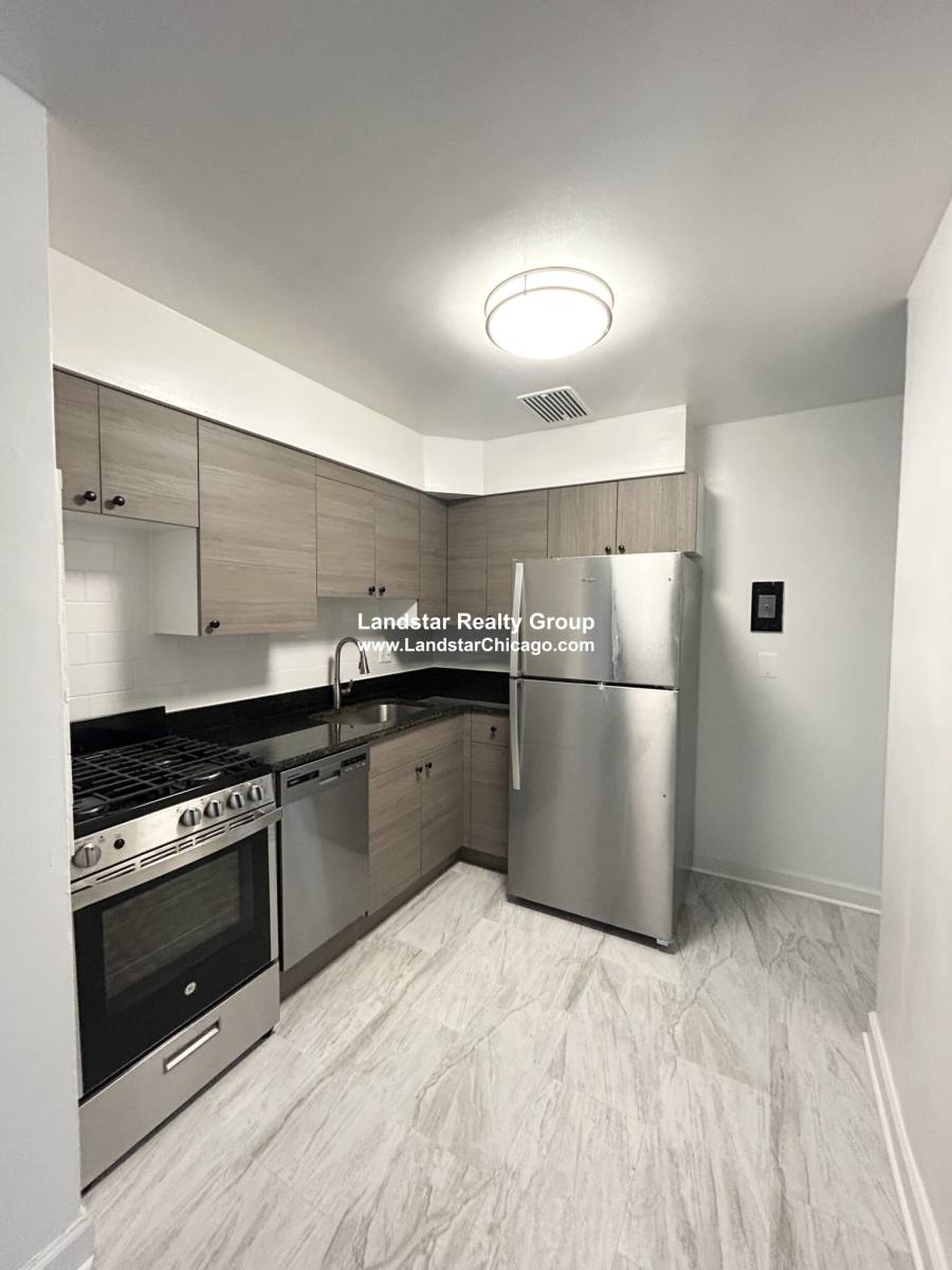 Apartment for rent at 6705 N California #1N, Chicago, IL 60645