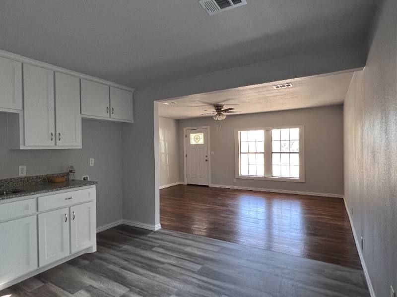 House for rent at 1000 W Hammond St, Fort Worth, TX 76115