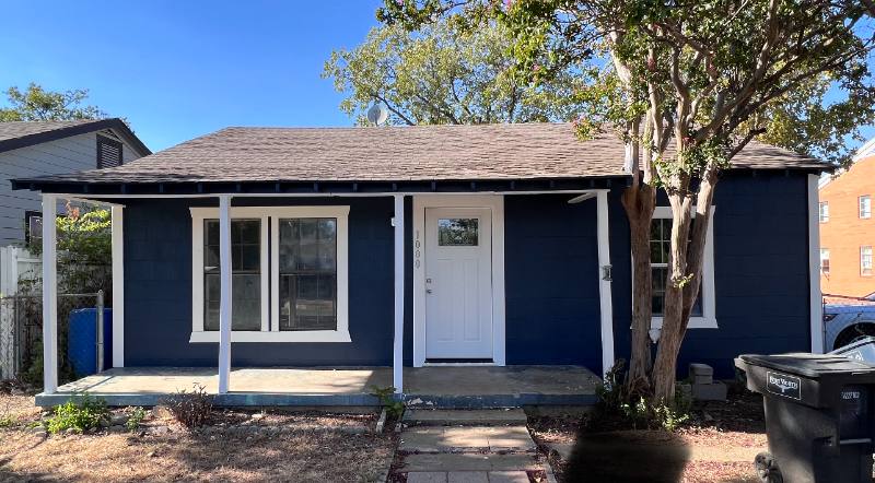 House for rent at 1000 W Hammond St, Fort Worth, TX 76115