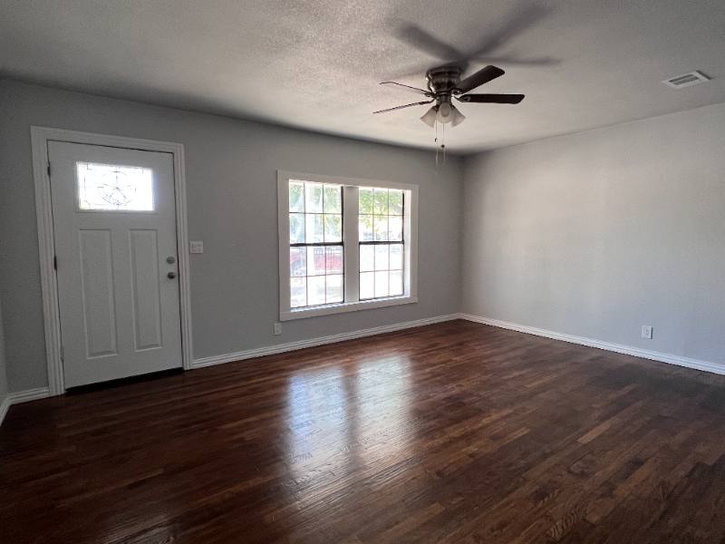 House for rent at 1000 W Hammond St, Fort Worth, TX 76115