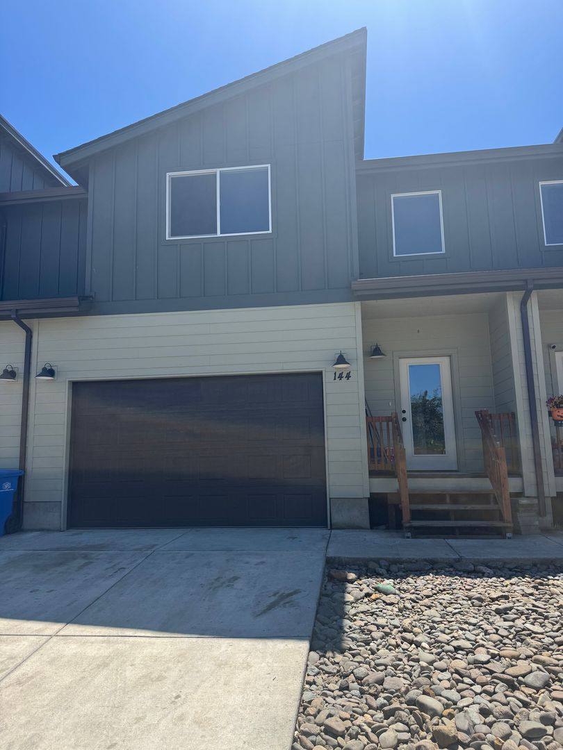 Townhouse for rent at 144 Allison Ave, Sutherlin, OR 97479