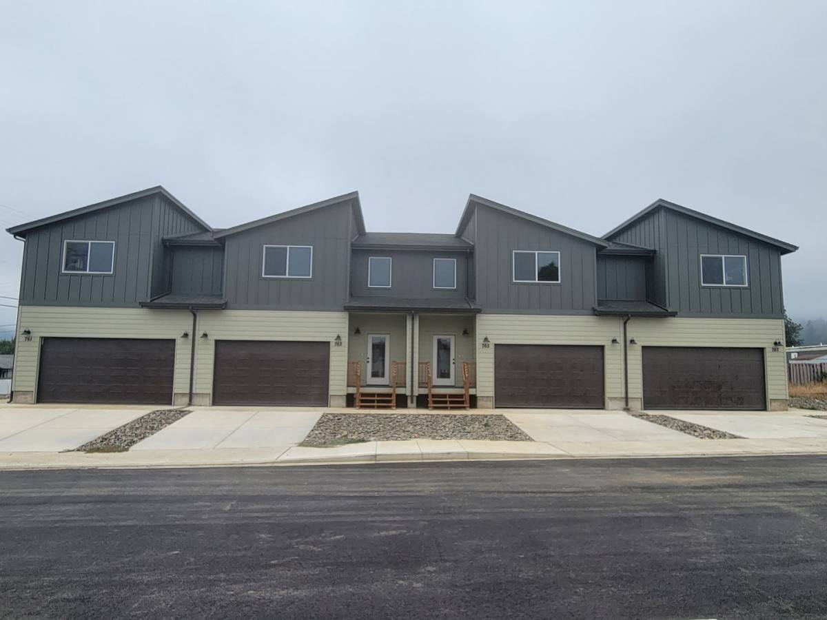 Townhouse for rent at 144 Allison Ave, Sutherlin, OR 97479