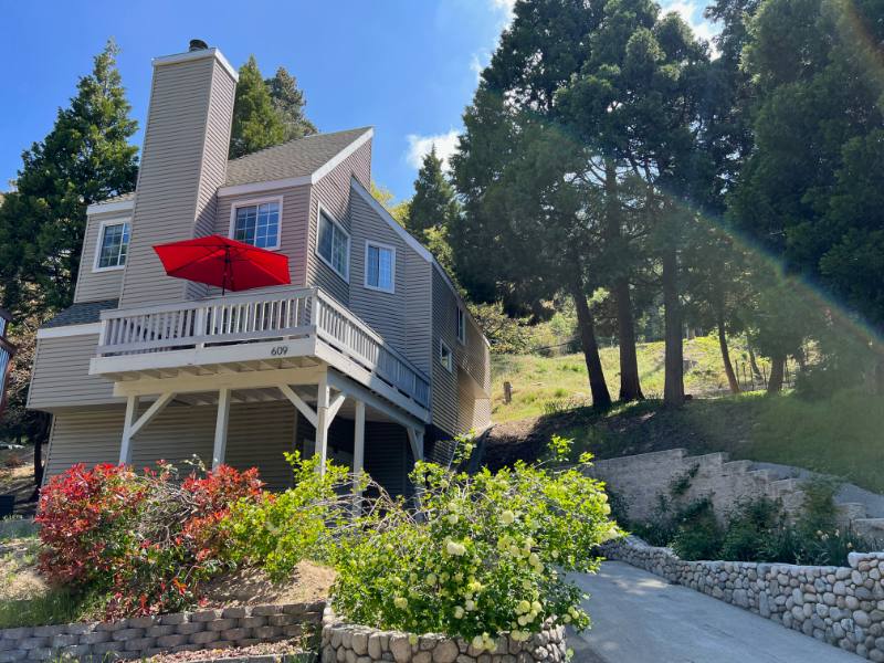 House for rent at 609 Karenken Pines Dr, Lake Arrowhead, CA 92352