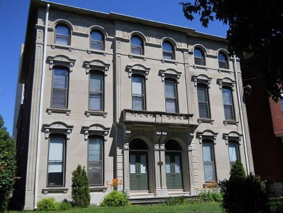 Apartment for rent at 1009 S 3rd St, Louisville, KY 40204