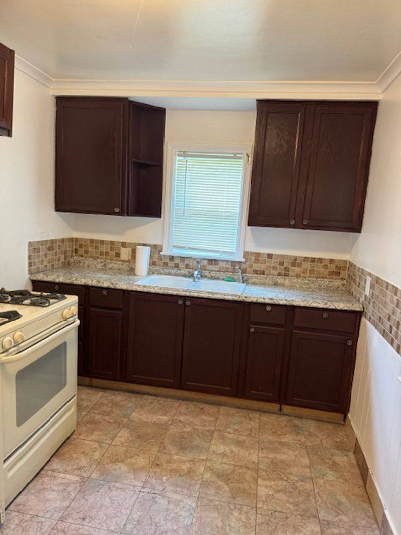 House for rent at 5150 E Outer Dr, Detroit, MI 48234