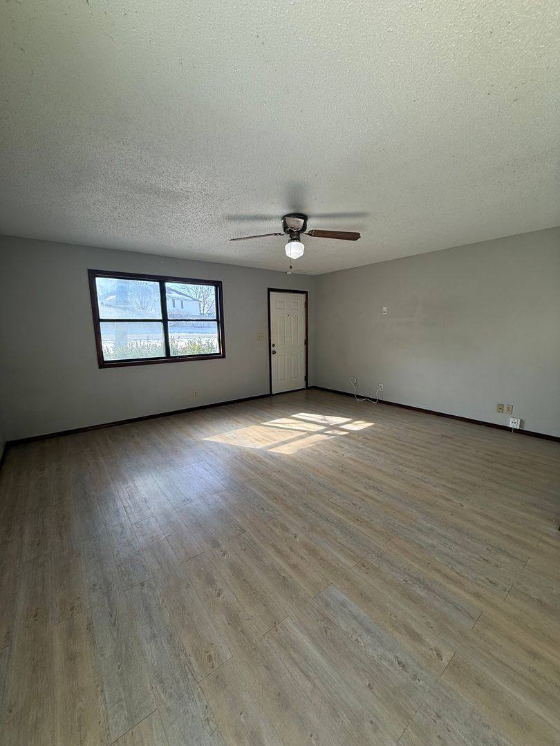 House for rent at 2367 W Farm Rd, Springfield, MO 65807