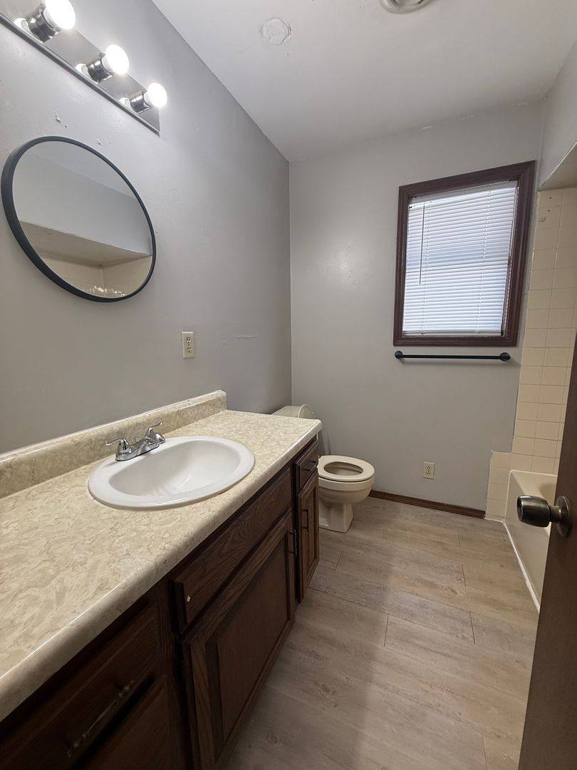 House for rent at 2367 W Farm Rd, Springfield, MO 65807