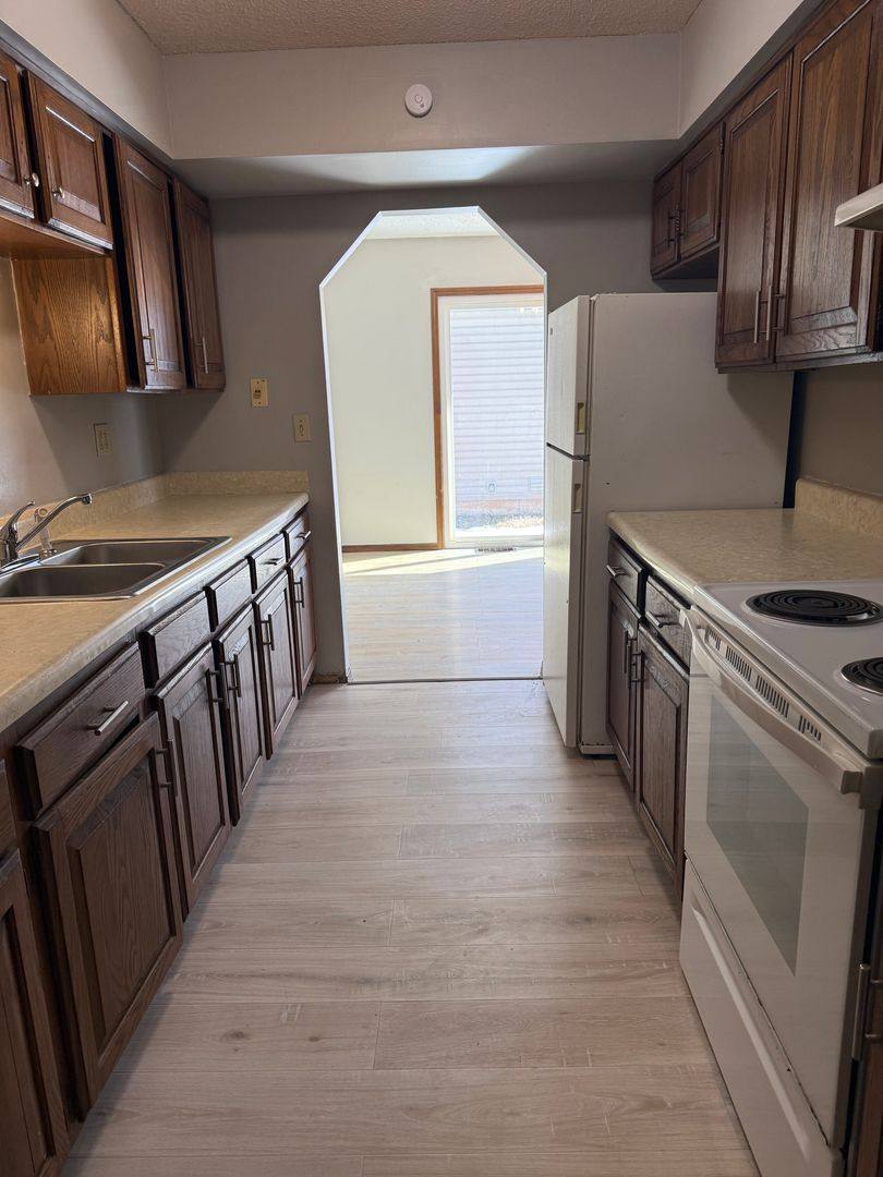 House for rent at 2367 W Farm Rd, Springfield, MO 65807