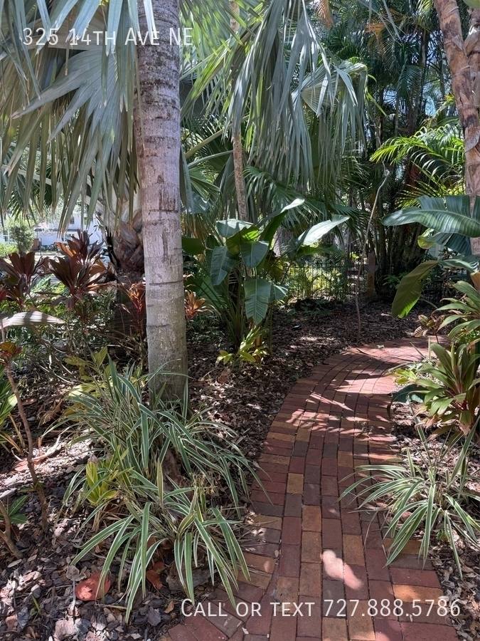 House for rent at 325 14th Ave NE, Saint Petersburg, FL 33701