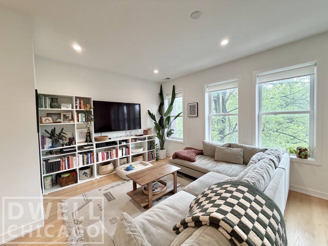 Apartment for rent at 969 W 18th St #1, Chicago, IL 60608