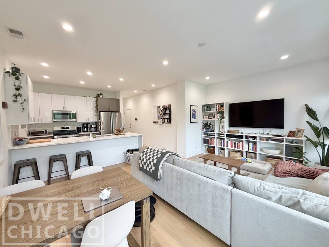 Apartment for rent at 969 W 18th St #1, Chicago, IL 60608