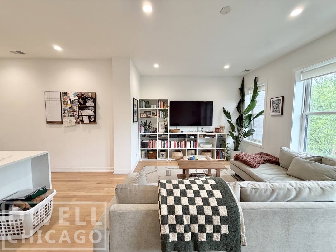 Apartment for rent at 969 W 18th St #1, Chicago, IL 60608