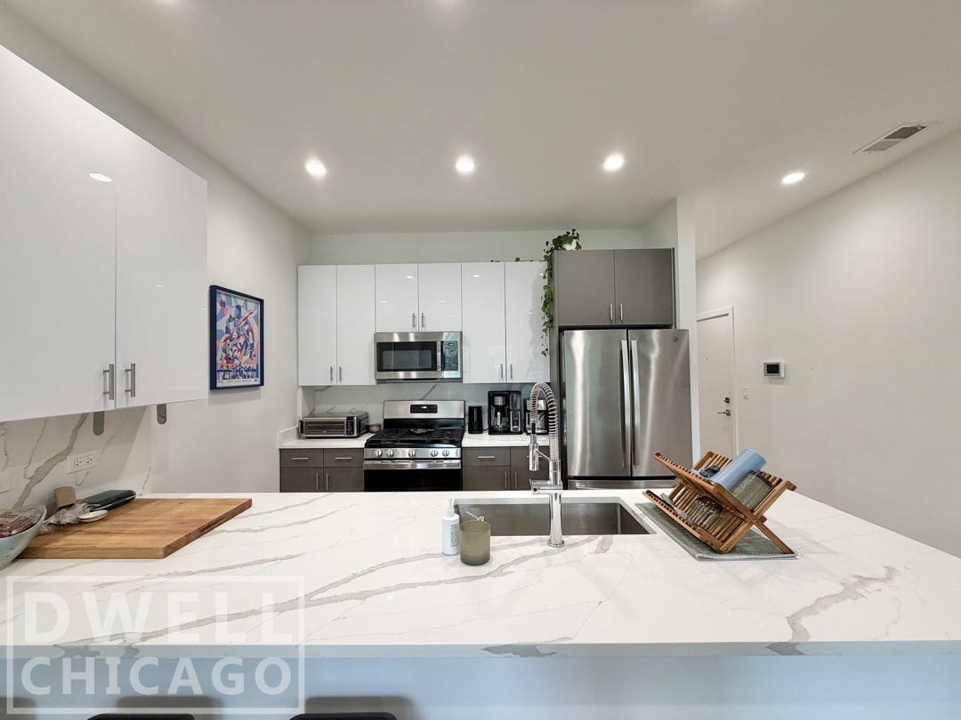 Apartment for rent at 969 W 18th St #1, Chicago, IL 60608