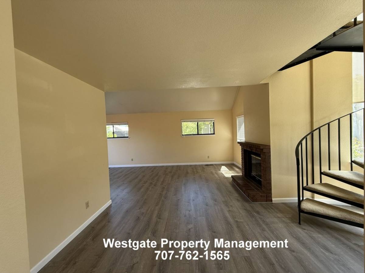 Townhouse for rent at 1453 Capri Ave, Petaluma, CA 94954