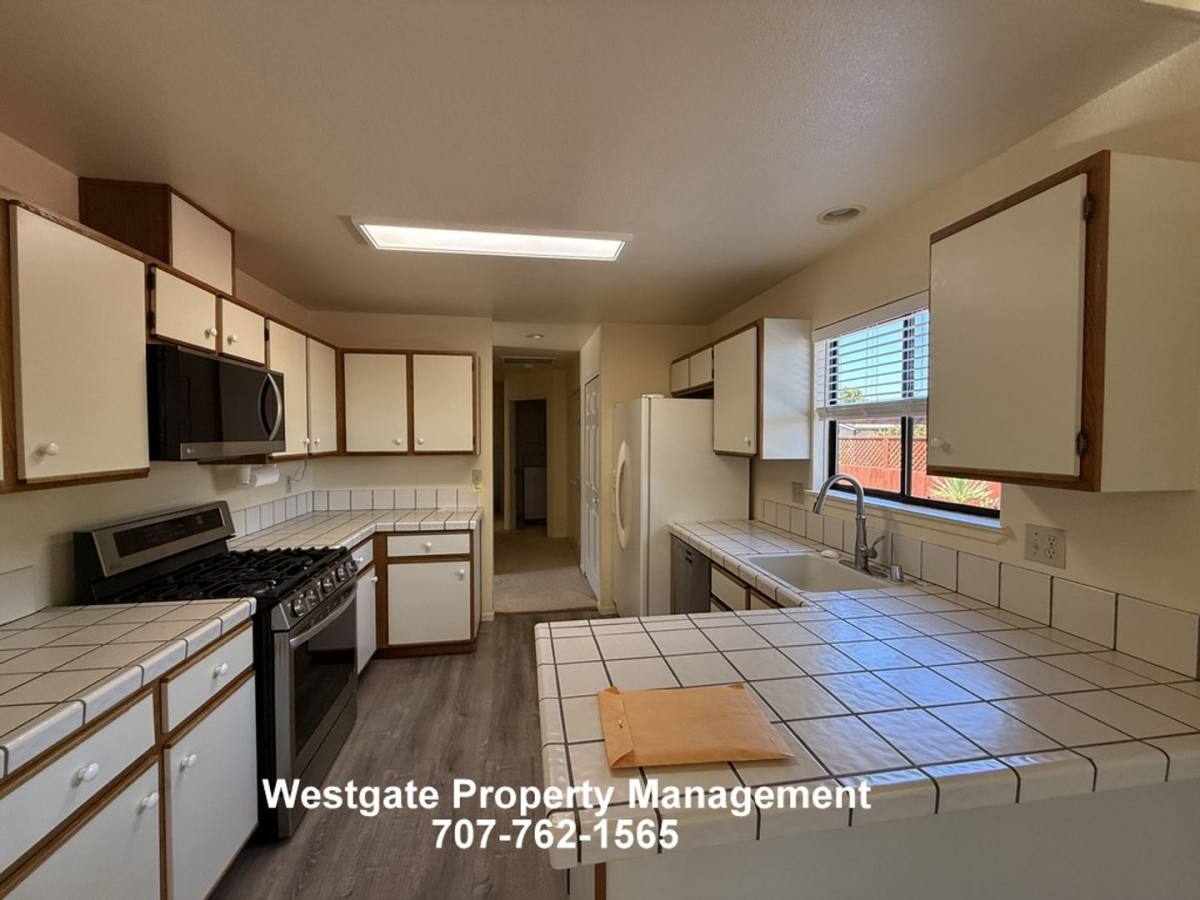 Townhouse for rent at 1453 Capri Ave, Petaluma, CA 94954