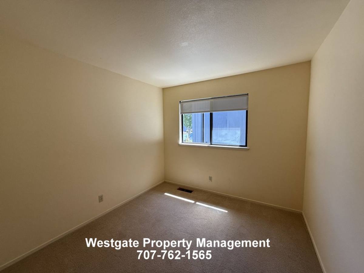 Townhouse for rent at 1453 Capri Ave, Petaluma, CA 94954