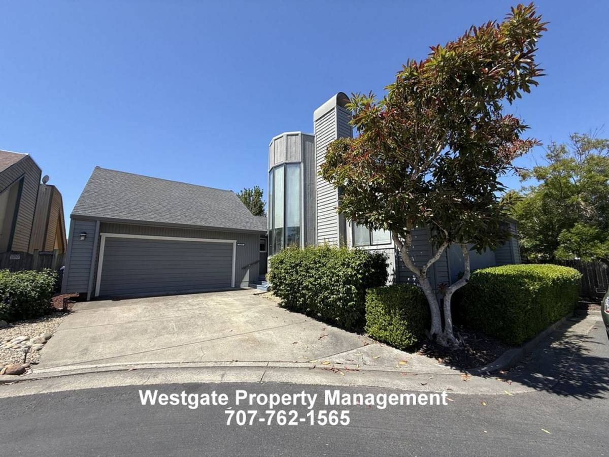 Townhouse for rent at 1453 Capri Ave, Petaluma, CA 94954