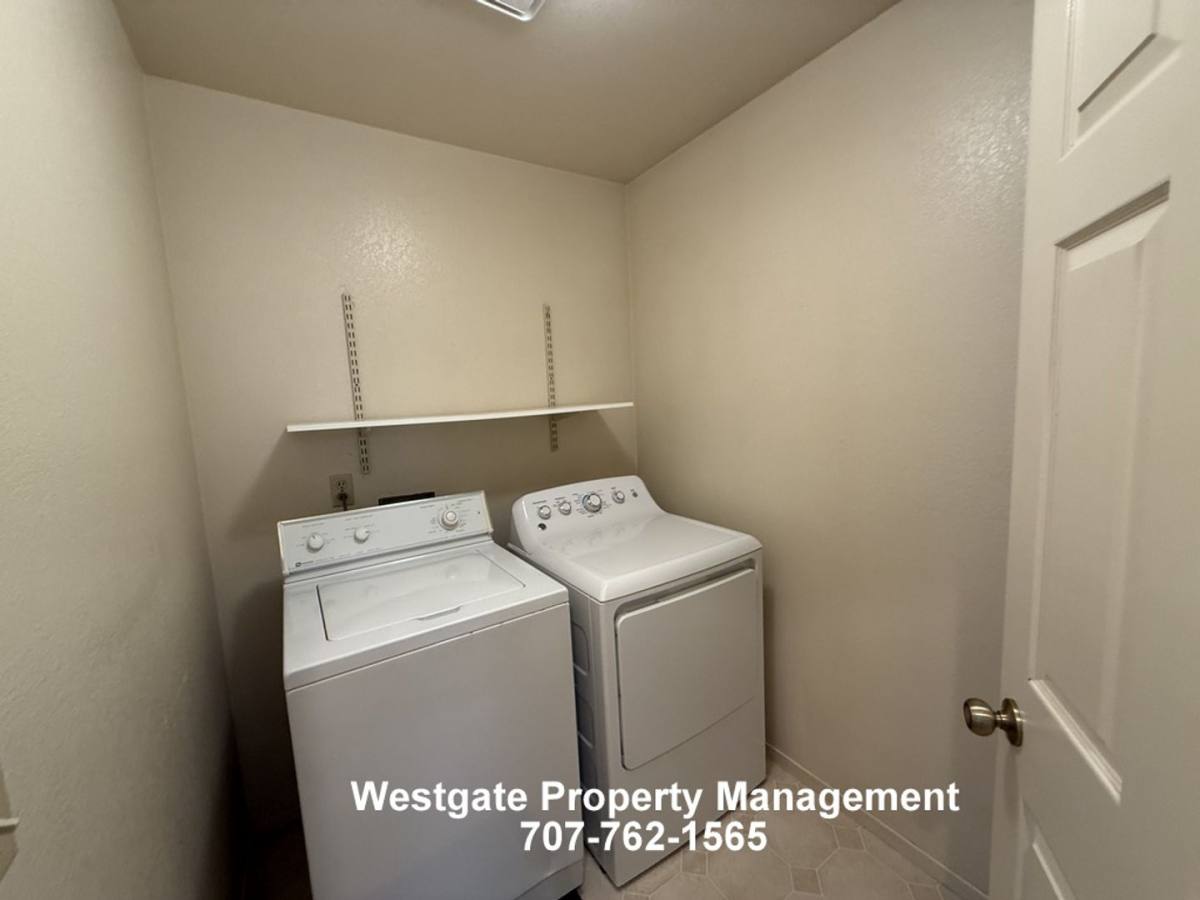 Townhouse for rent at 1453 Capri Ave, Petaluma, CA 94954