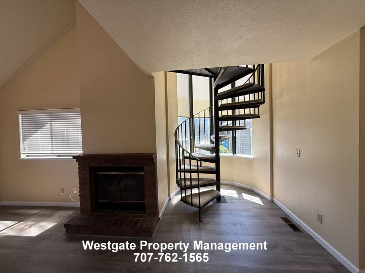 Townhouse for rent at 1453 Capri Ave, Petaluma, CA 94954