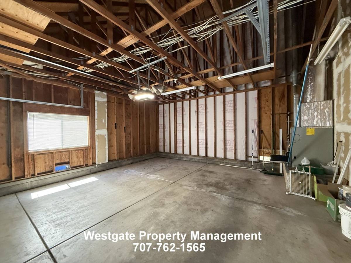 Townhouse for rent at 1453 Capri Ave, Petaluma, CA 94954