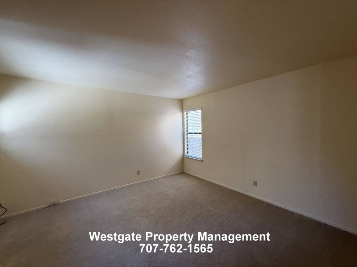 Townhouse for rent at 1453 Capri Ave, Petaluma, CA 94954